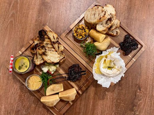 Pjs Bar And Grill 4B2 768X576